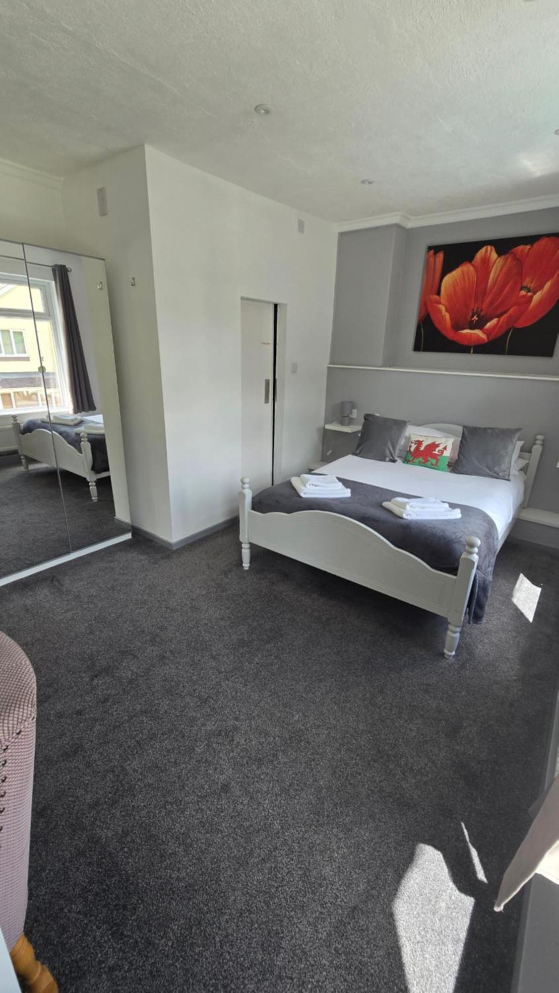 格温内思y简易小屋宾馆 兰贝里斯 外观 照片